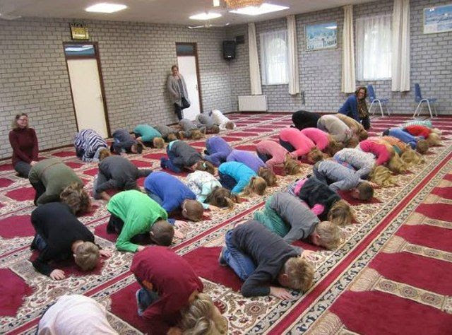 photo dutch_children_forced_mosque_visit_zpsi0gafpnu.jpg