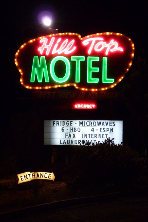 kingman_hilltop_motel_at_night