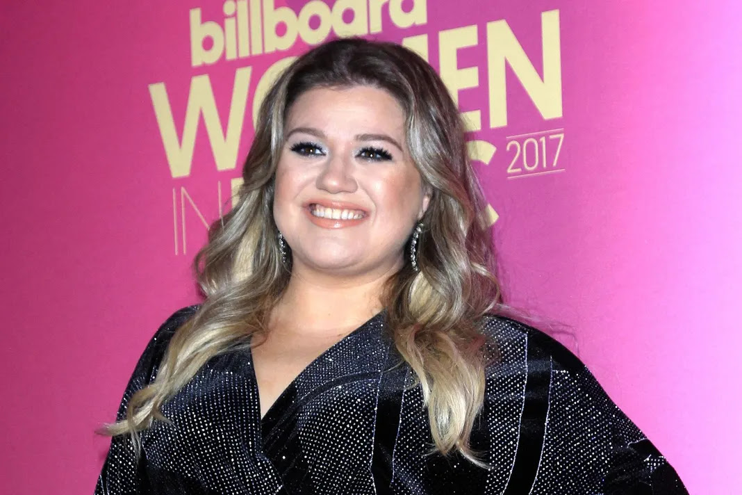 Kelly Clarkson 'Delighted' to be Free of 'American Idol' Deal