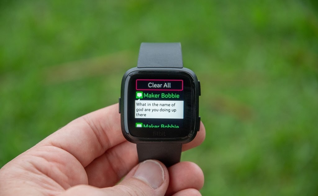 can you answer calls on fitbit versa 2