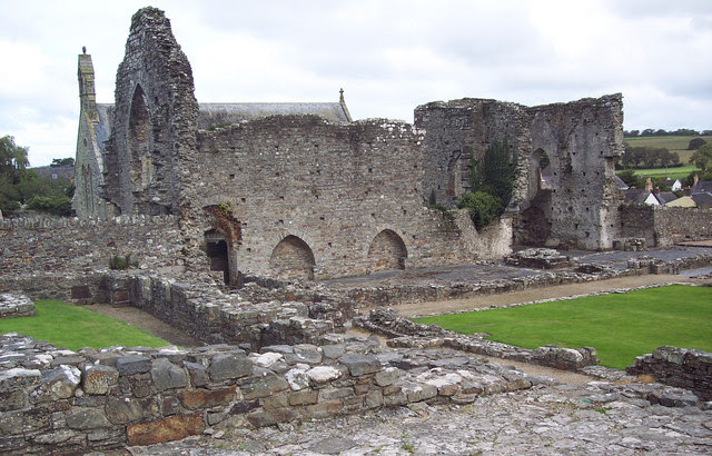 File:St Dogmaels Abbey - geograph.org.uk - 309701.jpg