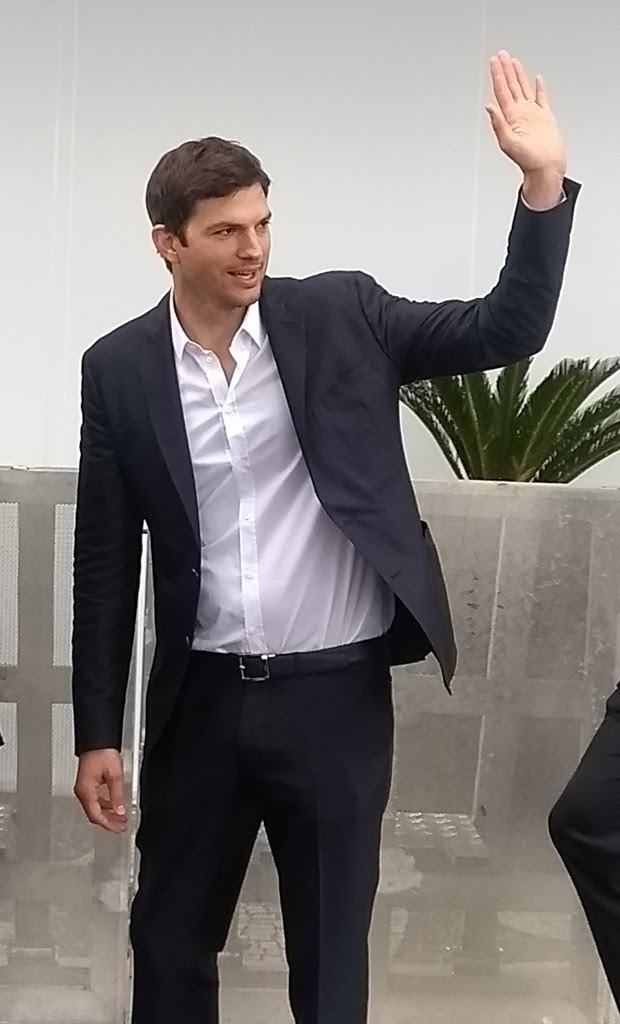 Ashton Kutcher chega a casamento vip (Foto: AgNews) Ashton Kutcher chega a casamento vip (Foto: AgNews)