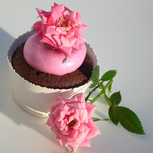 chocolate cupcakes with rose water meringue buttercream