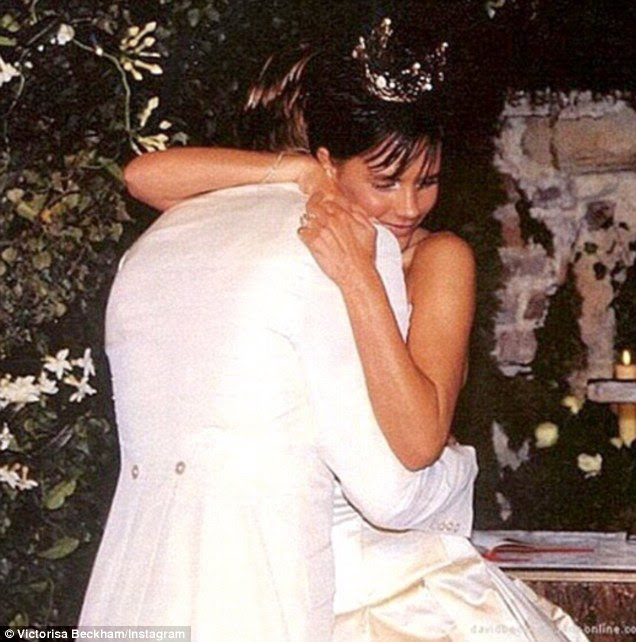 Juntos para sempre: O casal amou-up, que se casou no Castelo Luttrellstown na Irlanda, em anexo profissões amorosas de seu 19-year-old romance, tanto elogiando uns aos outros para a sua bondade e beleza