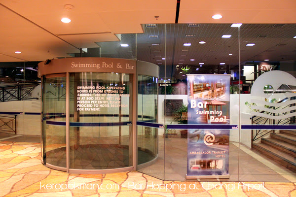 Changi Airport - Swimming Pool and Bar