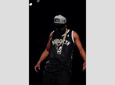 Jay Z dévoile le nouveau maillot des Nets Basket USA Jay Z dévoile le nouveau maillot des Nets Basket USA