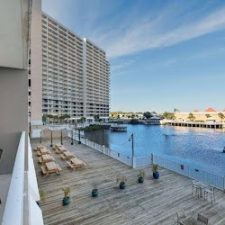 Laketown Wharf Resort by Emerald View Resorts