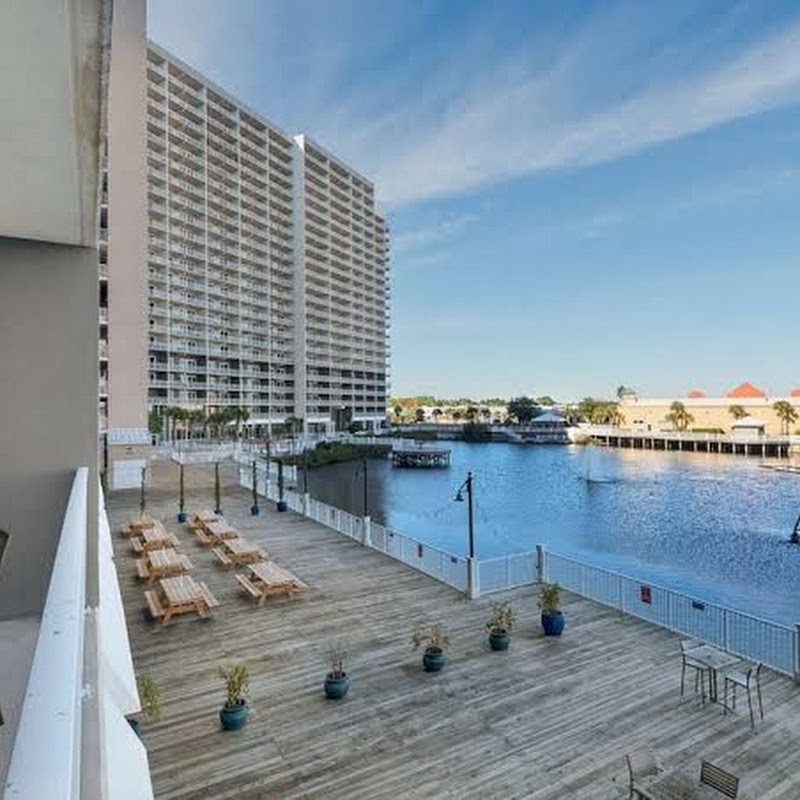 Laketown Wharf Resort by Emerald View Resorts
