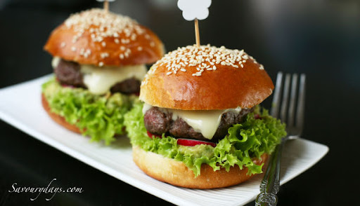 Hamburger hoàn chỉnh thơm ngon