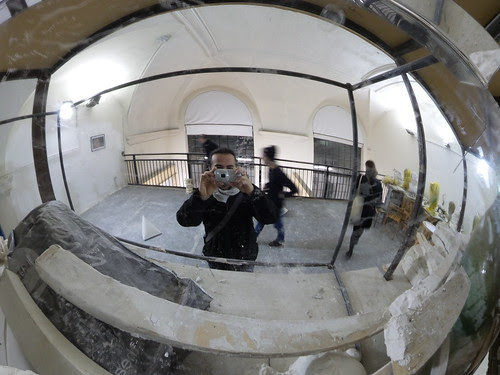 Allo specchio dell'aula 46 in #Brera by Ylbert Durishti