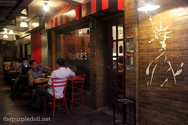 Frankie's New York Buffalo Wings at City Golf Plaza