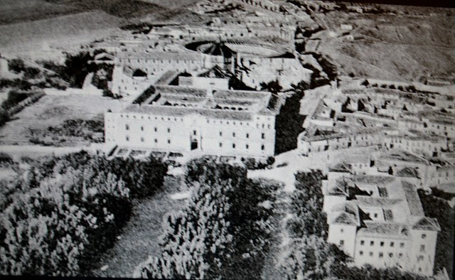 Vista aérea de la Escuela Normal de Magisterio y del Hospital Tavera