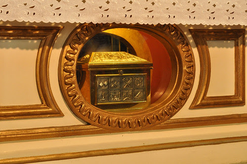 Silver arqueta containing the relic of the true cross of Christ