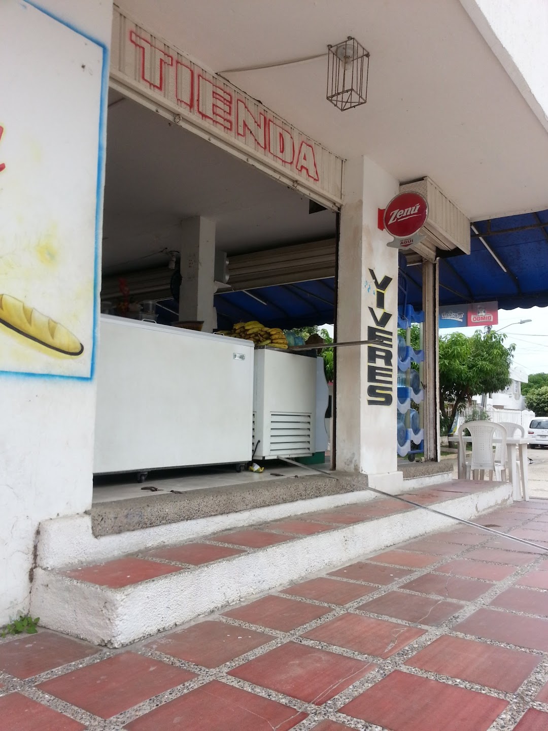 tienda y panaderia La alameda