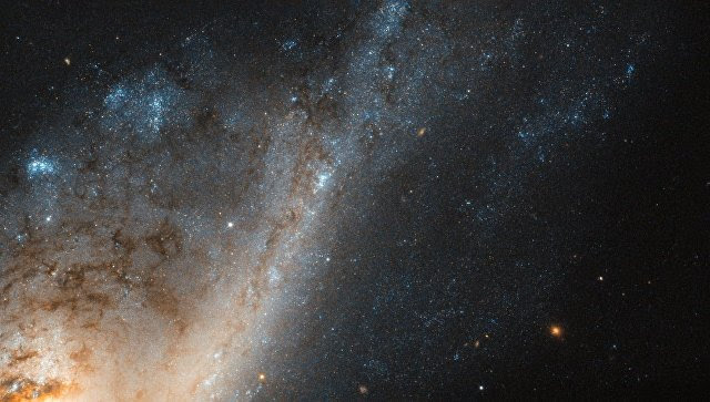 "Хаббл" сфотографировал галактику, совершающую "самоубийство"