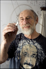 http://farm4.static.flickr.com/3375/3422378676_cdd955cf60_m.jpg