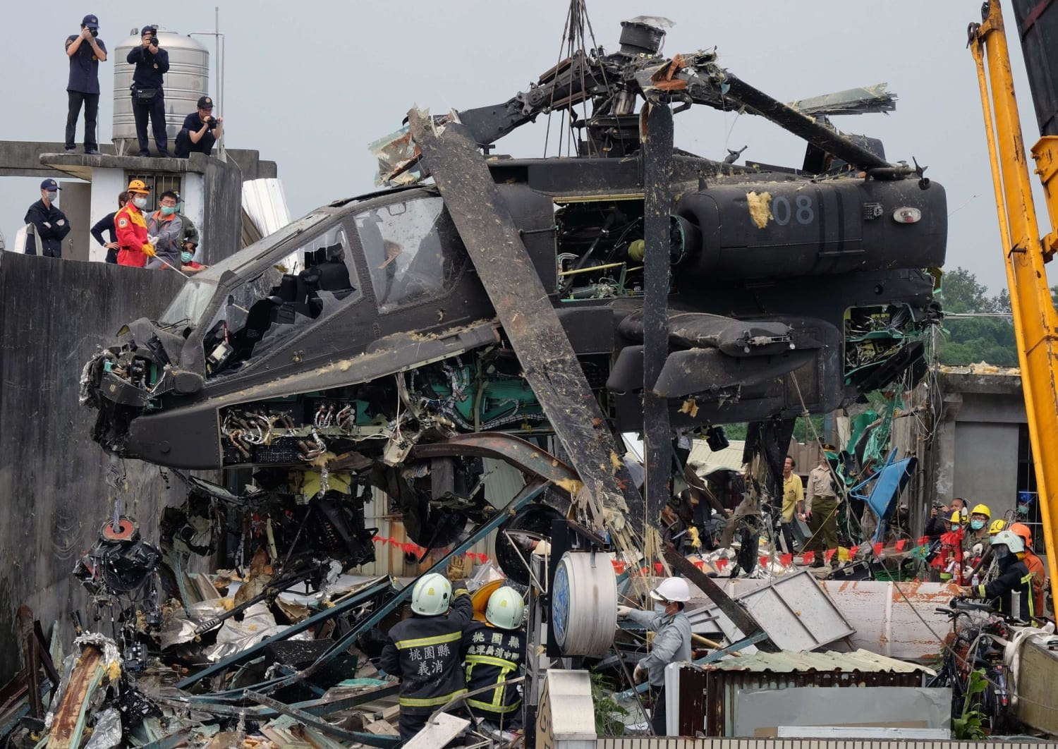 est100 一些攝影(some photos) AH64E Apache attack helicopter, crash, in