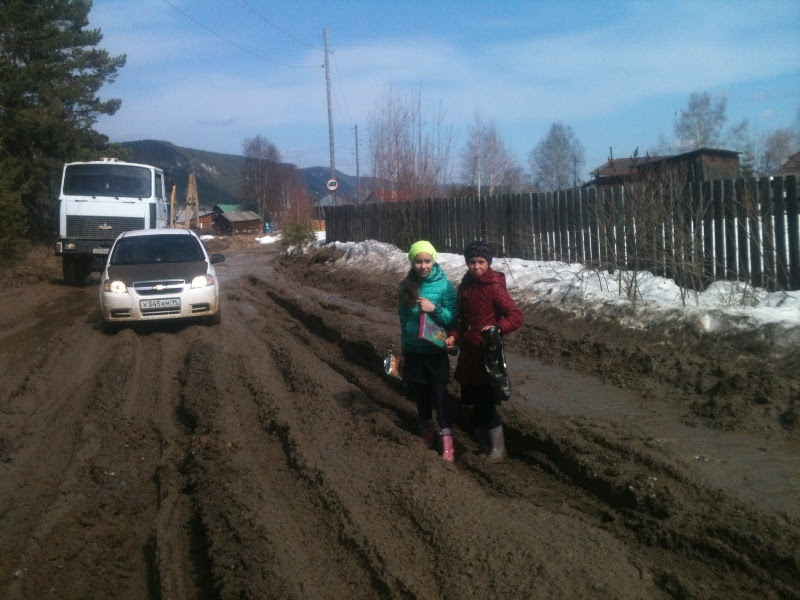 Строители "Силы Сибири" разрушили дороги в якутском поселке
