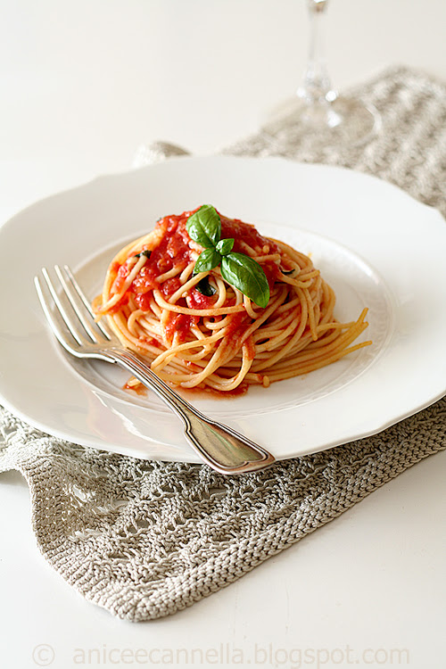 Gli spaghetti al pomodoro, una ricetta facile? | Anice e Cannella