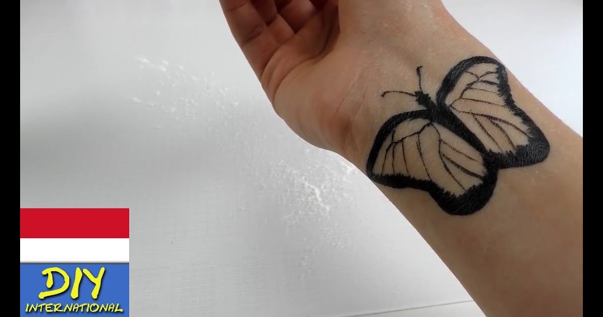 Tato Salib Simple Di Tangan Keren Moa Gambar