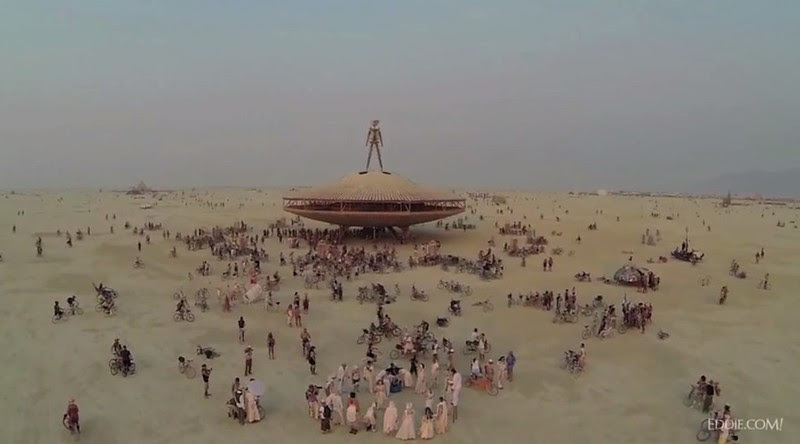 Drone's eye view of Burning Man 2013 - YouTube