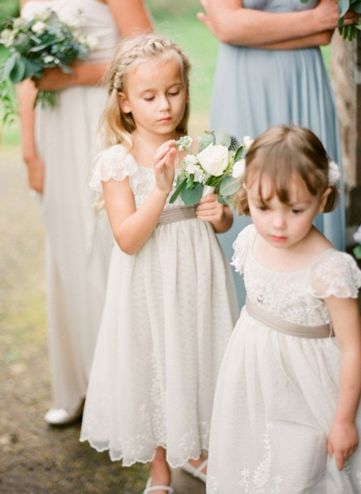 flower girl dress. Vintage twist. @Christie Moffatt Nesbitt