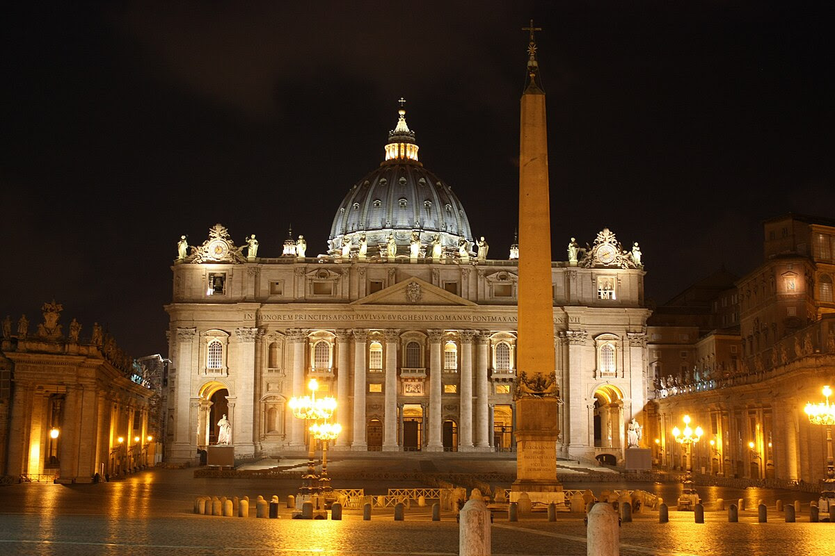 File:Basilica di San Pietro (notte).jpg