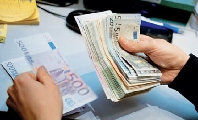 Μειώθηκαν κατά 1,2 δισ. ευρώ οι καταθέσεις στις τράπεζες