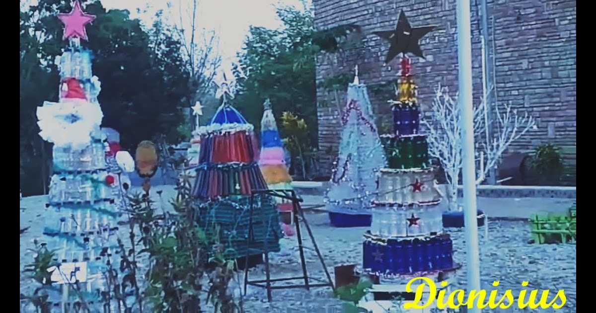 Pohon Natal Dari Ranting Bambu FOTO Replika Pohon Natal Bambu di