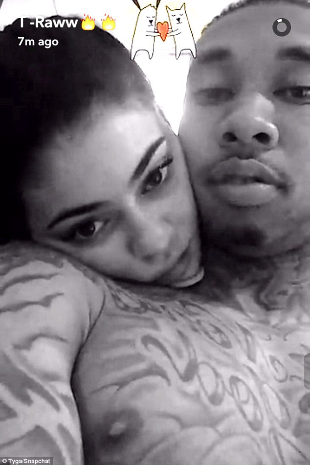 O verdadeiro amor: Tyga compartilhou uma foto preto e branco para Snapchat na terça-feira da namorada Kylie Jenner abraçando-o como o 18-year-old o apoiou em sua turnê europeia