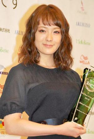最高かつ最も包括的なミディアム パーマ 芸能人 女 最高のヘアスタイルのアイデア