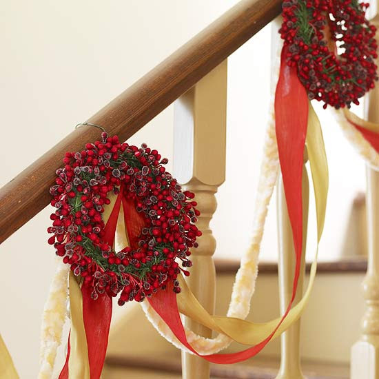 Ribbons-and-Wreaths Garland
