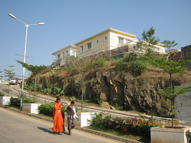 Bungalow & those who made it possible - Visit to Paranjape Schemes' Forest Trails, Bungalows, 2 BHK & 3 BHK Flats at Bhugaon, Pune 411 042