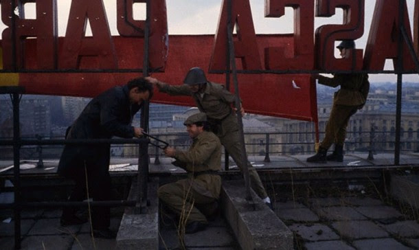 tearing-down-communist-logo-central-committee-building tearing-down-communist-logo-central-committee-building