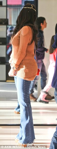 http://i.dailymail.co.uk/i/pix/2012/01/21/article-2089769-11636B1C000005DC-75_224x587.jpg