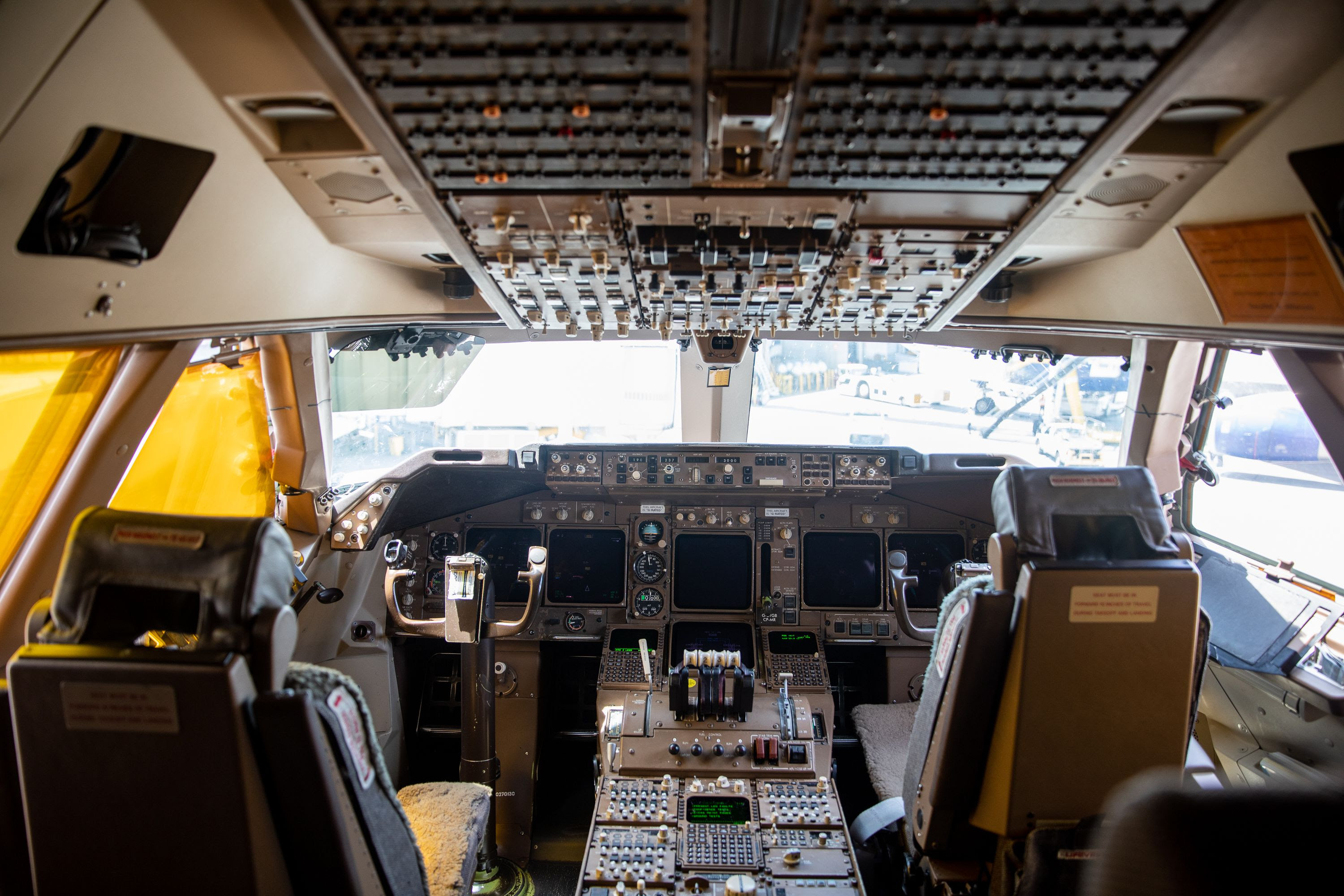 747-400 Cockpit