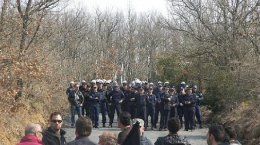 Σκουριές: Τραυματίες και τέσσερις συλλήψεις κατά τη μάχη του Χρυσού