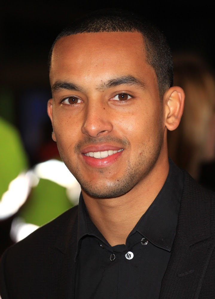 Photo Archive Celebrity: Theo Walcott - Wallpaper Gallery