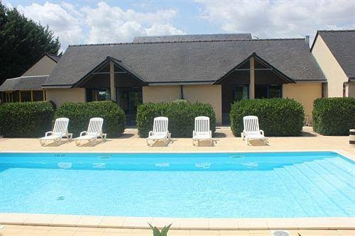 Logis Hôtel les Dineux Village