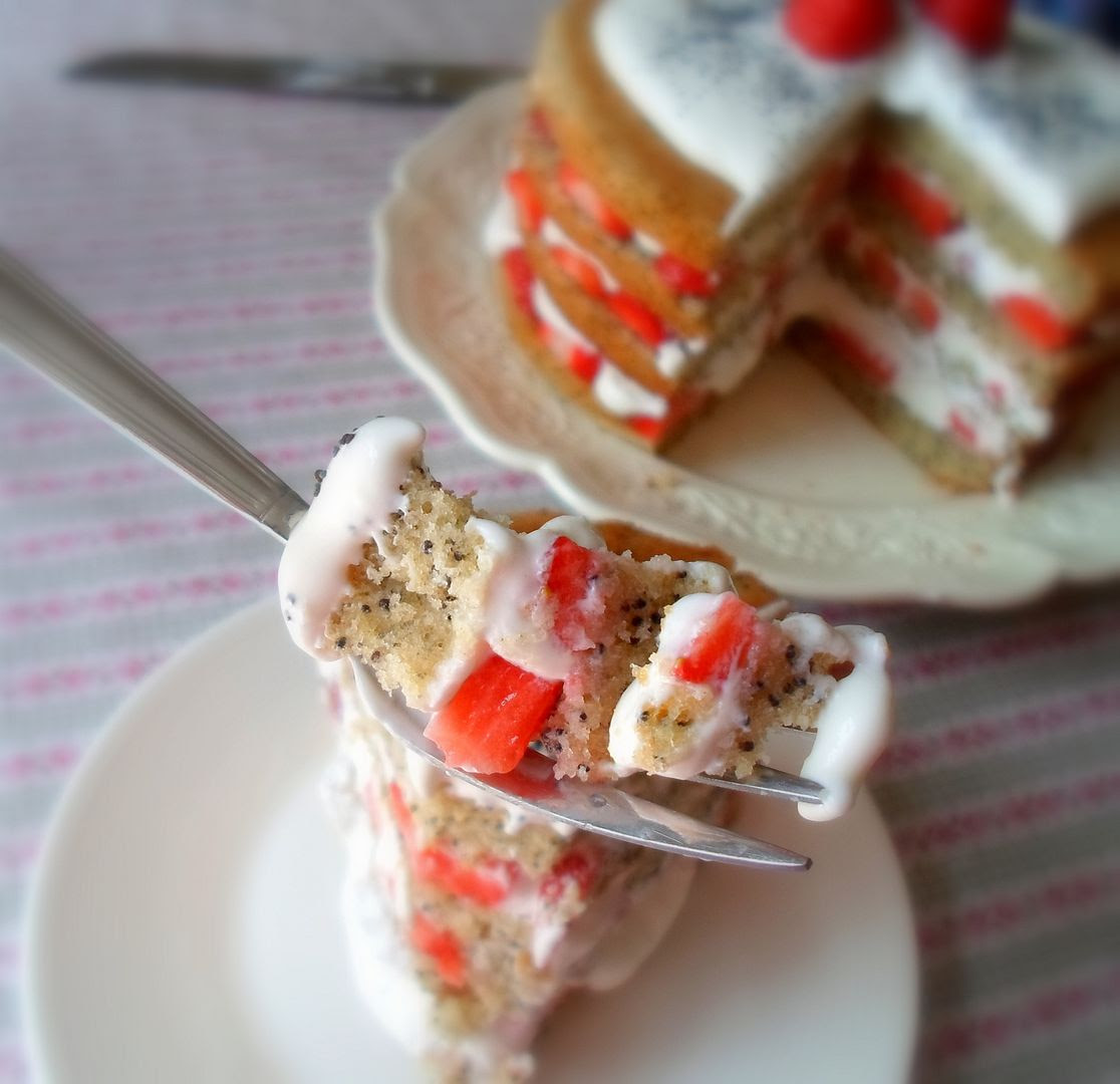 Strawberry & Poppy Seed Cake Strawberry & Poppy Seed Cake