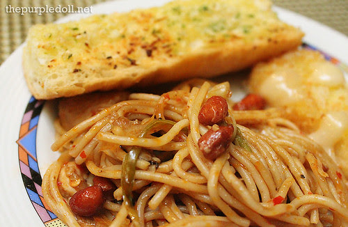 Plate of Charlie Chan Pasta, Garlic Bread and Seafood Roll