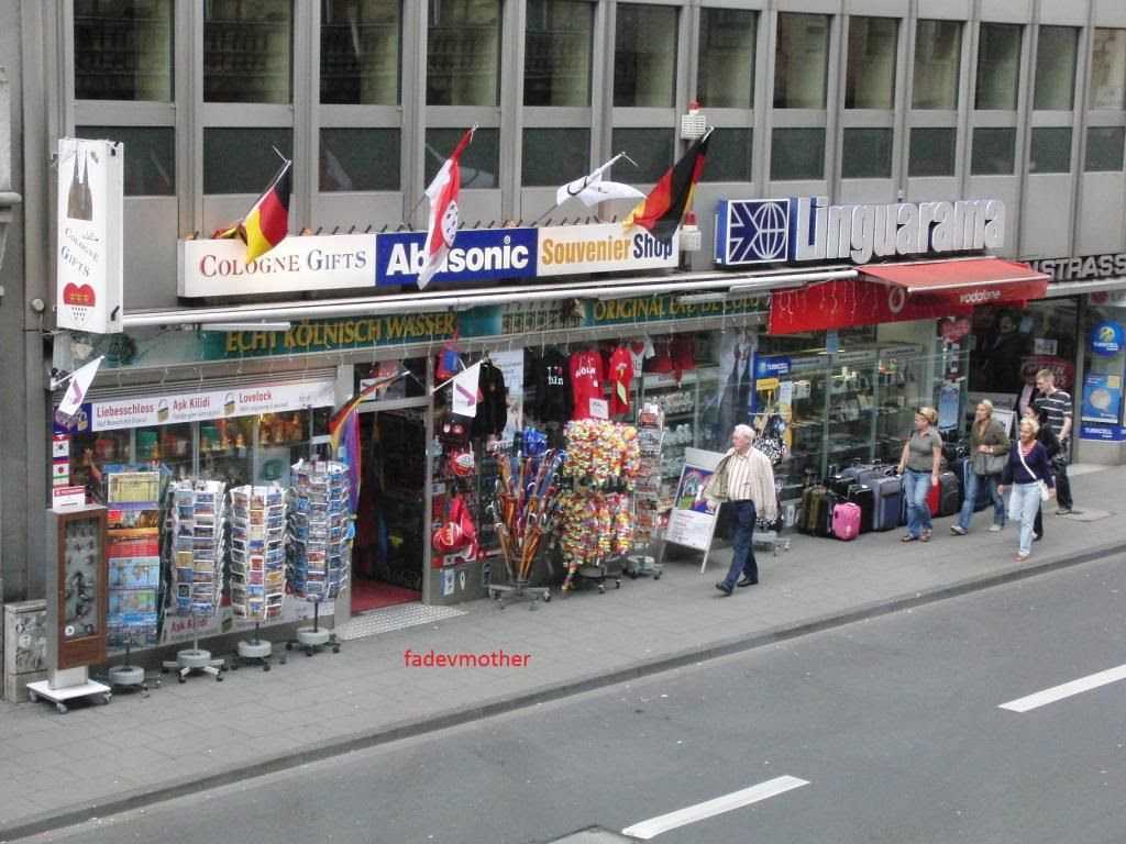 photo toko souvenir_zpszy45j6gz.jpg