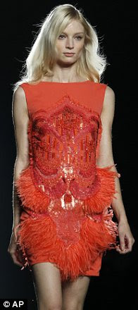 http://i.dailymail.co.uk/i/pix/2011/09/18/article-2038910-0DF7B03900000578-382_196x440.jpg