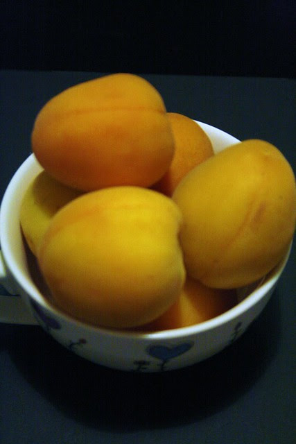 day 18 - fruits - apricots