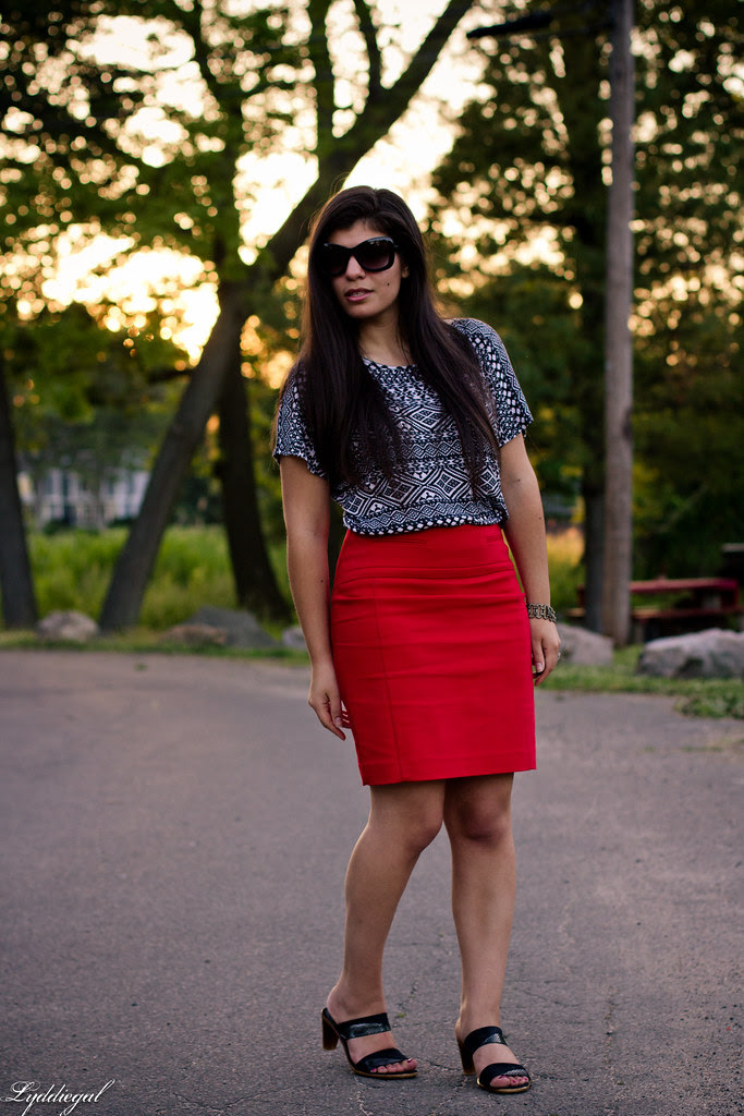 red pencil skirt to work-1.jpg