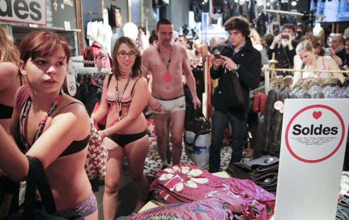 Arrive Half-Naked, Leave Fully Dressed Sale (44 pics) Arrive Half-Naked, Leave Fully Dressed Sale (44 pics)