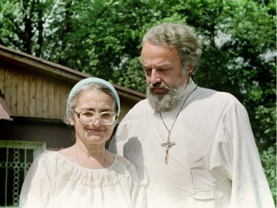 Fr. Alexander Men with Sophia Rukova, one of his closest assistants. June 24, 1988. Novaya Derevnya.