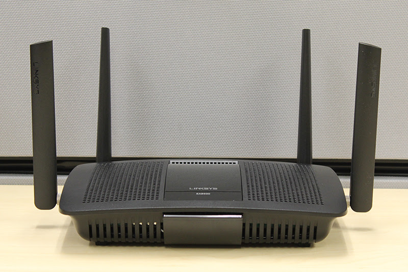The new Linksys EA8500 router might look really similar to the old E8350 router, but its innards are completely new.