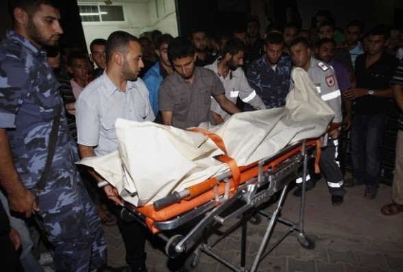 Palestinians transport the body of an Islamic Jihad militant in the ...