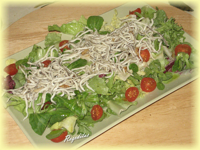 ENSALADA VARIADA CON SALTEADO DE GULAS